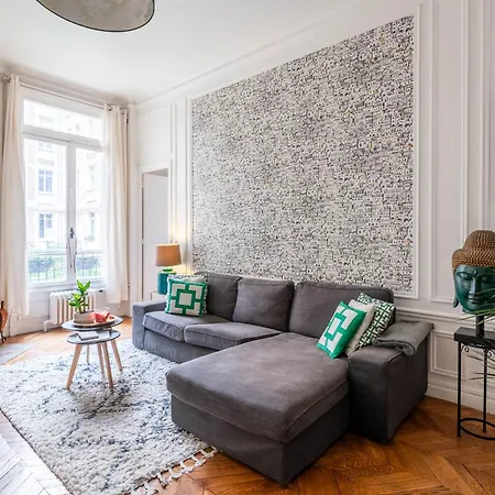 Apartment Doucelia Chic - Au Pied De La Tour Eiffel - Avenue De Suffren- Cadre Exceptionnel - 1 Chambre *