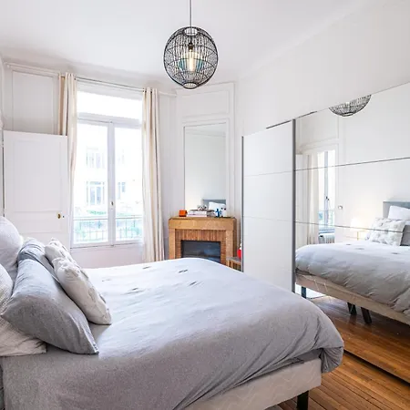 Doucelia Chic - Au Pied De La Tour Eiffel - Avenue De Suffren- Cadre Exceptionnel - 1 Chambre Apartment